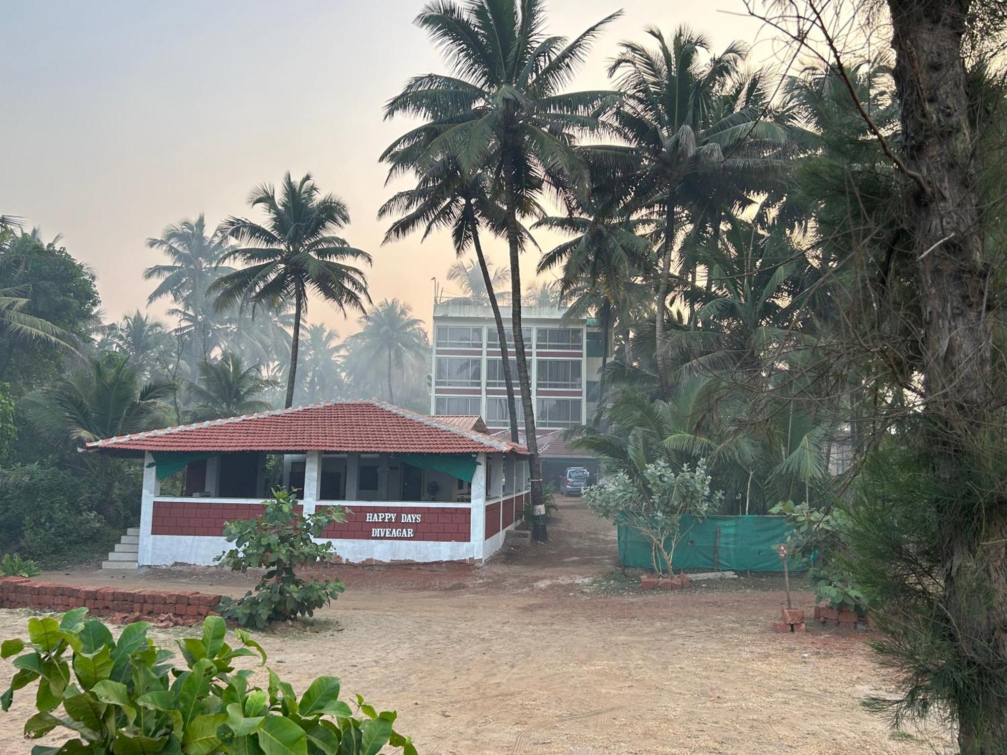 Happy Days Diveagar Exterior photo